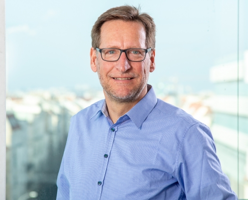 Dr. Jan-Erik Becker